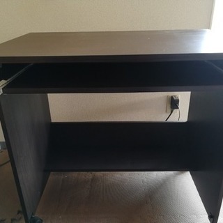 パソコンテーブルの画像