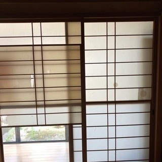 古い木製の引戸。押し入れの襖。の画像