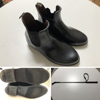 初心者向けの乗馬用具一式の画像