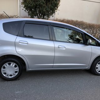 22年式 フィット 実走行95,000km 車検31年8月11日...