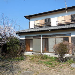 299坪の敷地に中古戸建が２棟建っています。お庭で家庭菜園やバー...