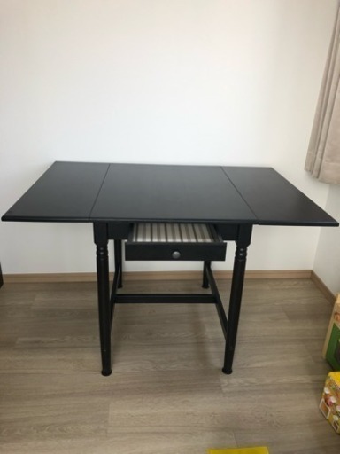 IKEAの折畳みダイニングテーブル