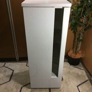 ☆サイドボード☆ピアノ塗装☆多目的、食器棚にも☆美品です