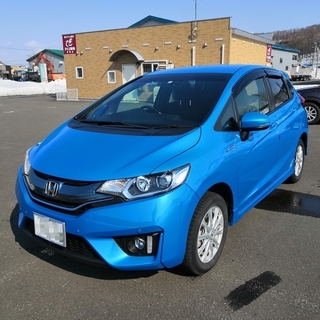 総額300万超　極美車　フィットハイブリッド　４WD　最上級Sパ...