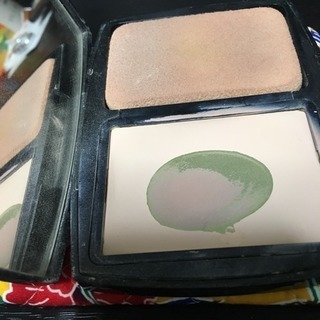 CHANEL LE TEINT ULTRA TENUEコンパクトファンデーションの画像