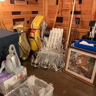 家のもの 店舗用品  インターネット発送用 ダンボール ハンガー パンツハンガー  スポットライト 扇風機など色々なもの 無料 有料 あり 滋賀県大津市 名神高速大津インター近く フリマの画像