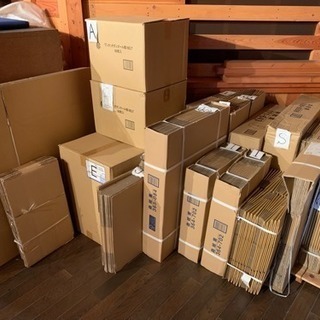 家のもの 店舗用品  インターネット発送用 ダンボール ハンガー パンツハンガー  スポットライト 扇風機など色々なもの 無料 有料 あり 滋賀県大津市 名神高速大津インター近く フリマの画像