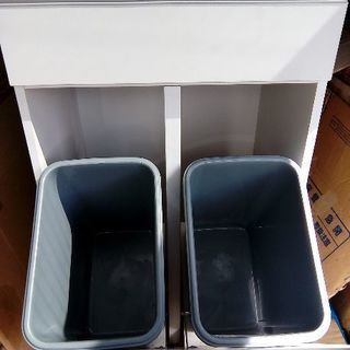 キッチンカウンター ダストボックス付き の画像