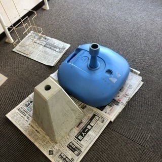 旗立  コンクリート製とプラスチック製
