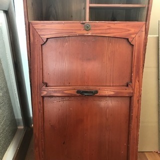 古い整理棚 の画像