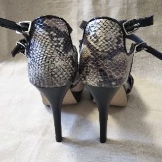 スモーキーカラー ハイヒール サンダルの画像