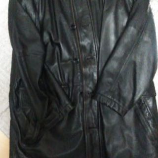 体力的に革のコートが重く感じてます