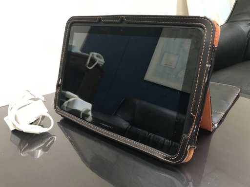 （取引中）ドコモ ARROWS F-01D 富士通 FUJITSU タブレット 充電器＆ケース付