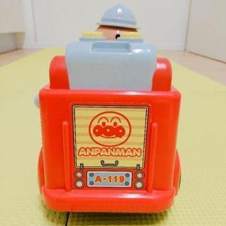 アンパンマン消防車　電池なしの画像