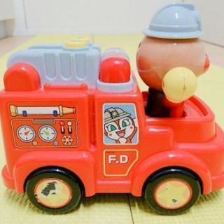 アンパンマン消防車　電池なしの画像