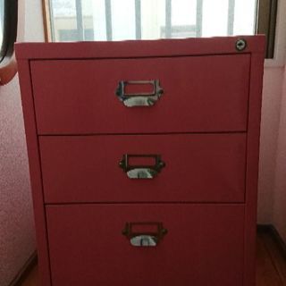鍵付きキャビネット