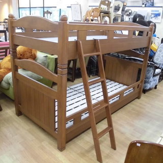 2段ベッド　木製　ダークブラウン　ロータイプ　シングルサイズ　はしご付 すのこ板付　高さ:145cm　札幌　西岡店