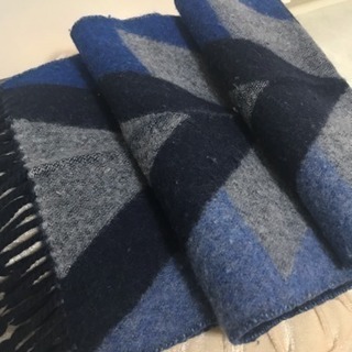 ！ルイヴィトン！ロゴ入りマフラー！の画像