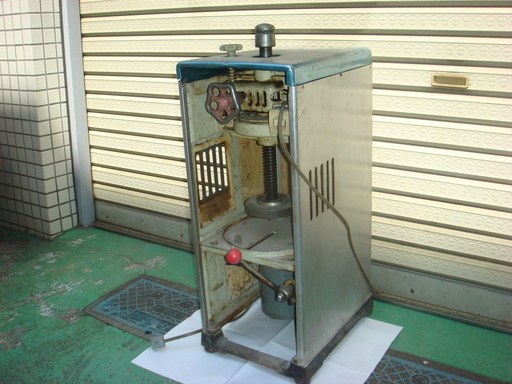 電動かき氷製造機を売ります。