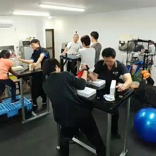火曜か金曜か土曜の夜空いてる人、腕相撲友達になりませんか～？？ - 富山市