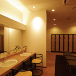 毎日昼だけ5時間5000円 / クラブハウス内レストランホールスタッフ募集！の画像