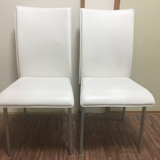 訳あり白い椅子 ２脚の画像