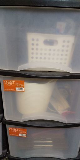 プラスチックの三段引き出し収黒