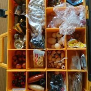 マクラメ編み切り抜き、本、マクラメ編み用ビーズ等 手芸用品の画像