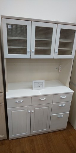 ニトリ　パストラル　3枚扉レンジボード