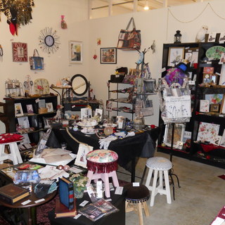 オシャレな街、神戸の雑貨屋で、アロマでいい香りの水彩画サシェを作...