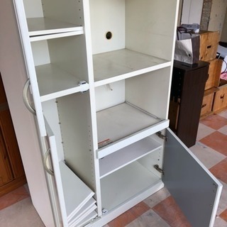食器棚の画像