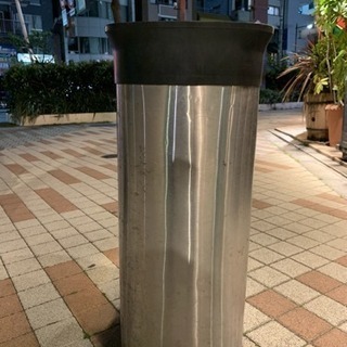 ステンレスゴミ箱の画像