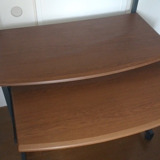 シンプルなPCデスクの画像