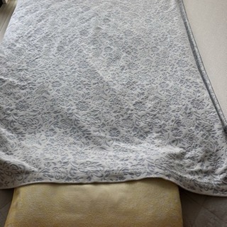 セミダブルベッド シモンズ フレーム付の画像