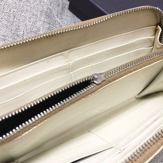 PRADA プラダ 白レザー ラウンドファスナー 長財布 ジャンクの画像