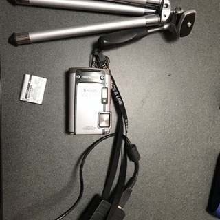OLYMPUS tough 三脚 予備バッテリー付 値下げ。