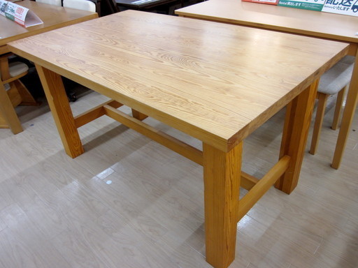 UNICO(ウニコ)のダイニングテーブルです！