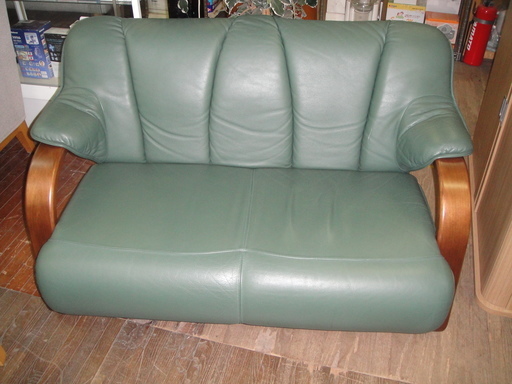 本革張り２人掛けソファ　富士ファニチア