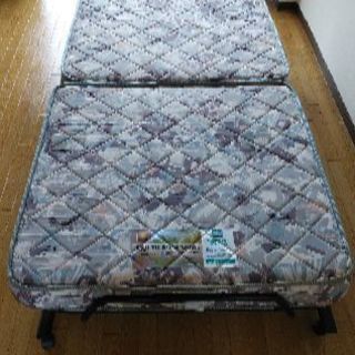 フランスベッドシングル　折り畳みマットレスと本体の画像