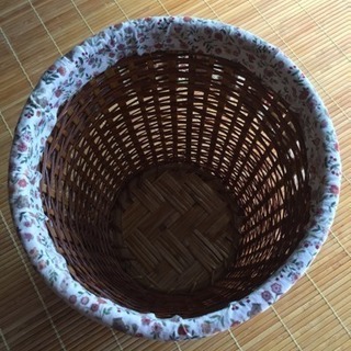 観葉植物 鉢カバー 布飾り付き カゴの画像