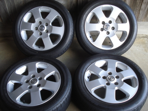 日産純正セレナ　アルミ・タイヤセット