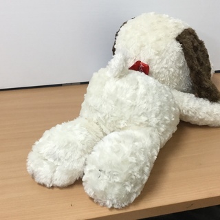 スヌーピーの大きなぬいぐるみの画像