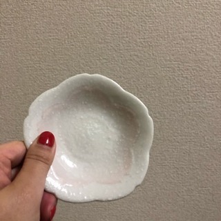 桜型のお皿の画像