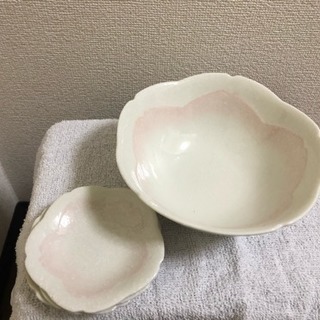 桜型のお皿の画像