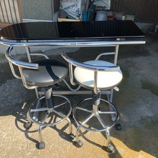 【値下】ガラステーブルセット(椅子二脚付き)の画像