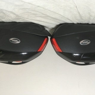 givi V35 サイドハードケース セイムキー付 難有りの画像