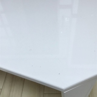 白いテーブルの画像