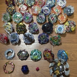 （お話中です）ベイブレードバースト 沢山のセットです。の画像