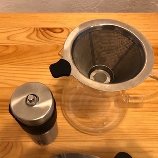 エコなフィルターレス コーヒードリッパーとミルとキャニスターの画像
