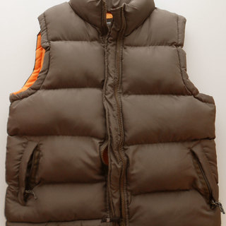 ■美品防寒ベスト　Mサイズ　ポケットファスナー付き 